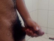 se masturbando no banheiro