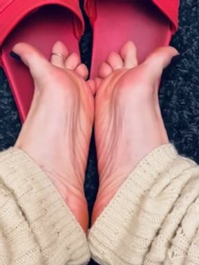 Slides and hot milf feet, legwarmers, perfect nails, and wrinkles included! Foot fetish