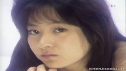 Wet japanese babe fingers her solo pussy