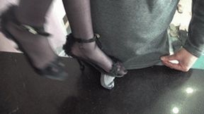 The Goddess Xue'er steps on a cock with her black stockings and high heels!