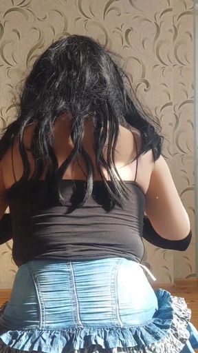 Big Booty Cheerleader Femboy Looks for BBC Group of Guys Want Meet Them at the Street