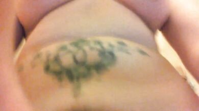 Vuoi masturbarti insieme alla mamma dentro alla doccia? Ti aspetto