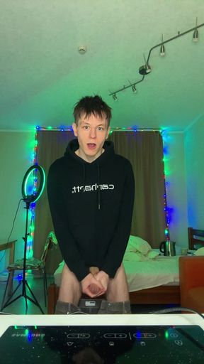 Look at How Much Cum This Hungry Twink Can Spray