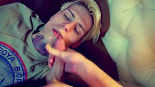 Facial cumshot after oral sex