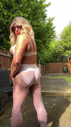 Amateur Crossdresser Kellycd2022 in Black Denim