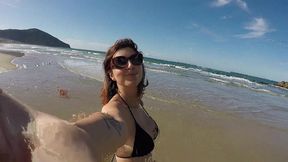 conheci um surfista na beira da praia e levei pro airbnb