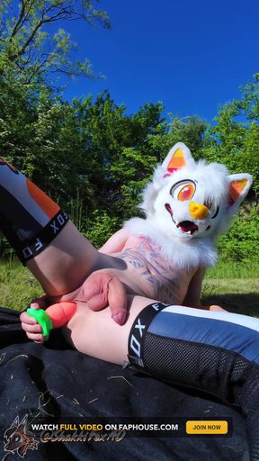 Horny Twink Uses Carrot in His Hole