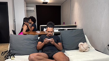 Black e eu fomos visitar nossa amiga Tai Vargas que conhecemos nas redes sociais, acabou rolando um clima e todos se pegaram gostoso.