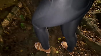 Pra&ccedil_a da Putaria: Morena Pelada, Buceta Quente e Leitada na Boca em P&uacute_blico!