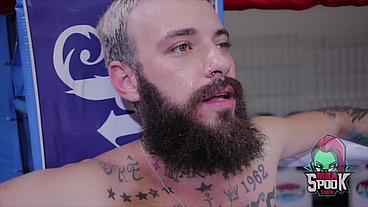 Na hora do mata leão, ela me deu uma chave de buceta