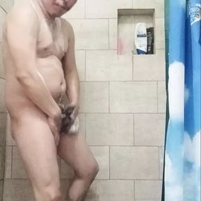 Estoy en la ducha y mi nepe peludo