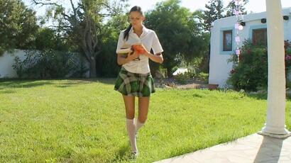 Colegiala dando la cabeza