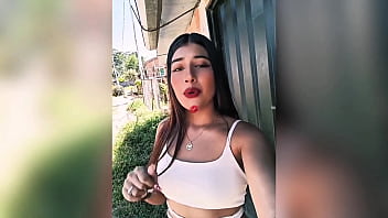 la peque&ntilde_a latina sube tiktok a su novio mientras otro se la folla