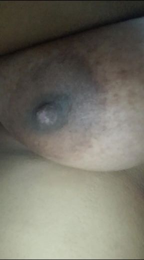 Desi Indian chubby girl showing her big bouncy boobs after bathing...💋