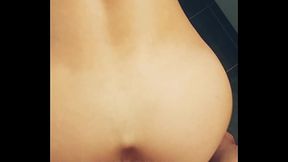 Nouvelle vid&eacute_o &quot_la douche&quot_ il me surprend sous la douche et viens me d&eacute_monter ...