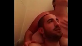 Sesso in doccia con la maialona