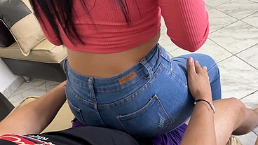 Si Mi Madrastra quiere Jugar tiene que Hacerlo Sentada en mis Piernas