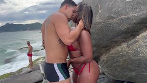 dei para o dotado na praia de nudismo na frente do marido