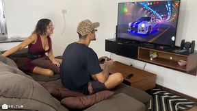 amiga da minha irma venho jogar videogame e as coisas sairam de controle