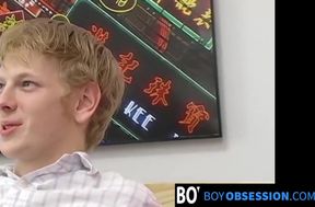 Sky Sylvanus a blonde twink plays his dick and jerks off solo