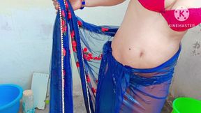 Seeing Daughter-in-law Bathing, Father-in-law's Launda Stood up Full Hot Sexy Bhabhi Bathing in Bathroom