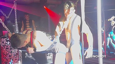 baise en publci en club de nuit