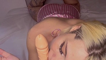 Grávida engasgando na pica até gorfar com smoking fetiche