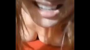 Meu marido corno filmando enquanto o neg&atilde_o me domina por tr&aacute_s, fez meu cu de buceta