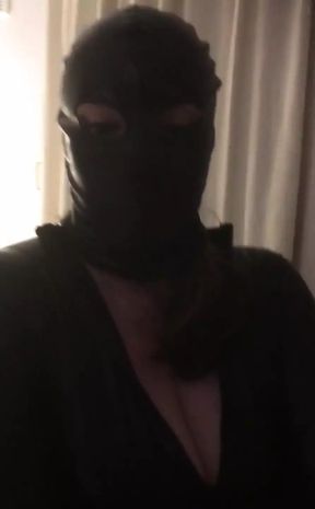 Gasmask and Hooded Mistress Session with Kellieblue_uk. U37722496