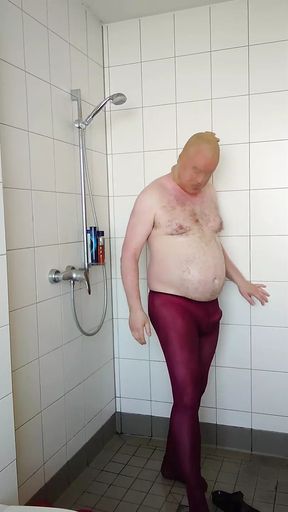 Pantyhose and Incontinence Trousers in the Shower