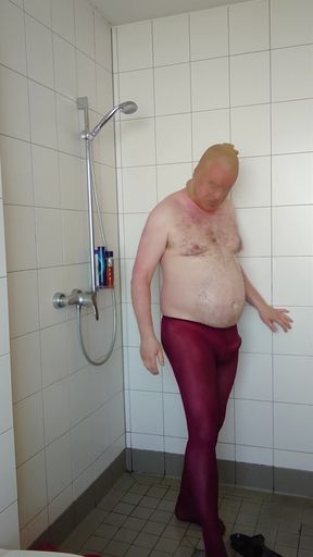 Pantyhose and Incontinence Trousers in the Shower