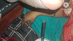 The sister-in-law of the village put cream in milk and put it in the mouth of the land.