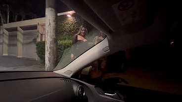 PEGARAM AS PUTINHAS NA RUA! Yasmin Mineira e Flavia Oliver são fodidas por um só pau