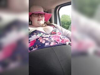 SSBBW in Car Stomach Play