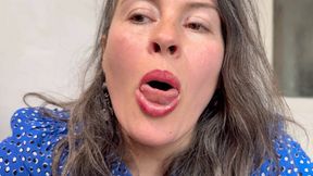 her mouth wide open and her spit drool out m0