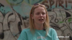 Ersties - Blondine Mia A vergnügt sich mit Tentakel Dido