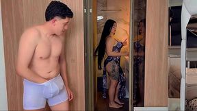 Curvy stepmom squirts in steamy sex session