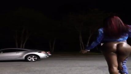 SEXY MODEL WALKING AT NIGHT 1