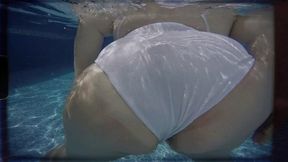 Foxy BBW gos for a swim *nude underwater