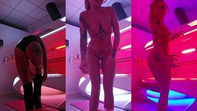 dans la cabine uv je te montre la trace de bronzage de mon string