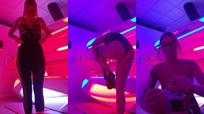 dans la cabine uv je te montre la trace de bronzage de mon string