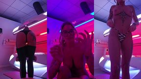 dans la cabine uv je te montre la trace de bronzage de mon string