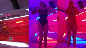 dans la cabine uv je te montre la trace de bronzage de mon string