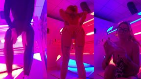 dans la cabine uv je te montre la trace de bronzage de mon string