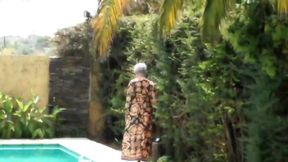 le miente y lo engana al marido con el piletero , le llena la concha de leche y la deja embarazada parte 1