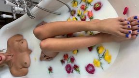 IMAGINE THIS BATH FULL OF YOUR CUM, NOW CUM IN MY MOUTH, FILL ME! JOI