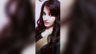 Delhi Girl Strips Down to Show Off Her Sexy Body in Private Room