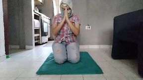 FULL Muslim Horny Masturbates And Squirts Juicy Pussy After Praying For Allah While Husband In The Kitchen
