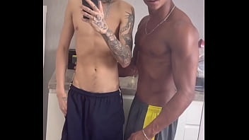 O MEU PARCEIRO CARIOCA NEG&Atilde_O ME COLOCOU A PIROCONA NO MEU RABO SEM D&Oacute_