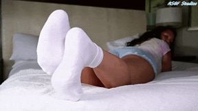 ** Quickie ** Bun's PLUSH SOCKJOB! Footjob! Plus sole show and CUM ON SOLES! - MP4